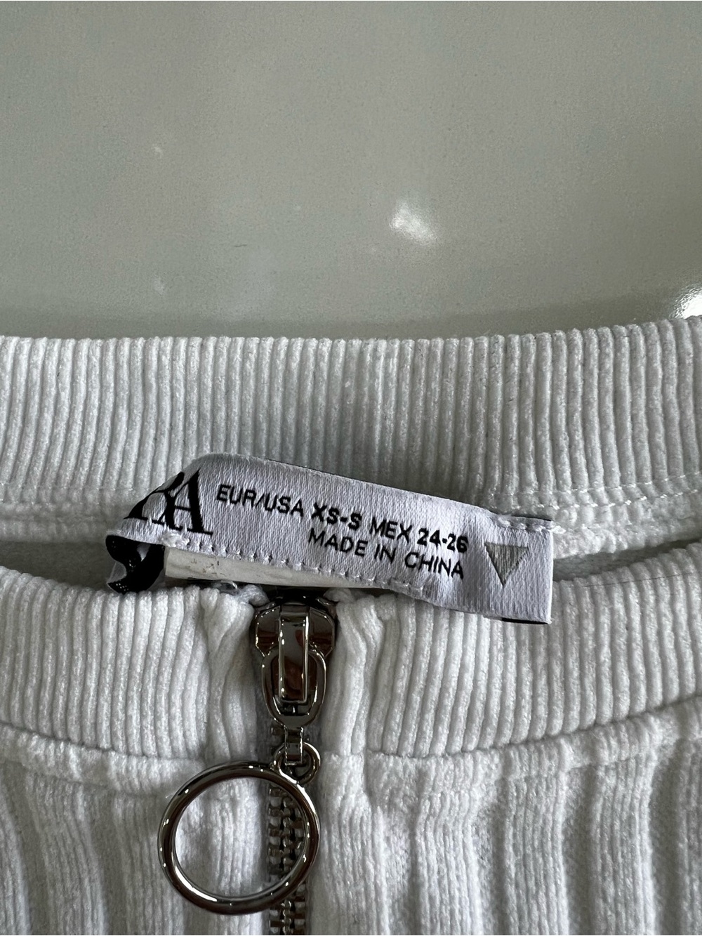 Zara White Ribbed Long-Sleeve Crop Top - Picture 2 of 4